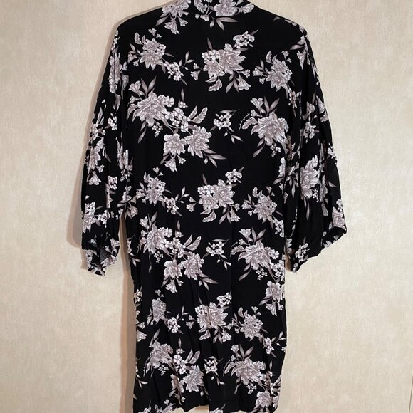 Spiritual Gangsta With Tie Front OS Black & White floral pattern - Picture 2 of 8